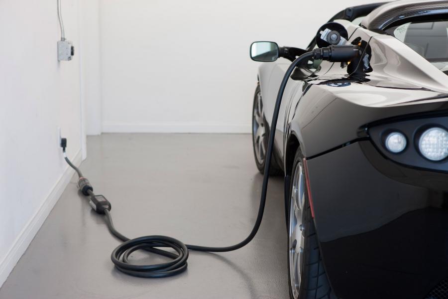 Детали экстерьера Tesla Roadster 2010 года  (фото 4 из 9)